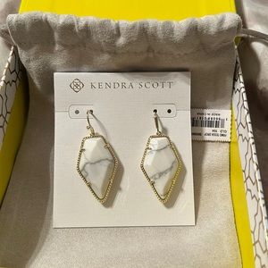 KENDRA SCOTT  Tessa drop earrings gold white howlite